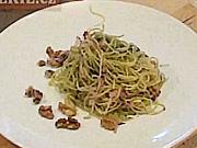 Špagety s bazalkovým pestem a ořechy - recept
