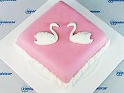 Rúžový dort s labutěmi - Jak připravit růžový dort zdobený labutěmi