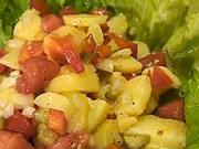 Bramborový salát - recept na bramborový salát s rajčaty, paprikou a kyselými okurkami