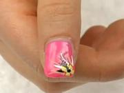 Gelové nehty - růžové nehty s květinami