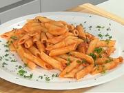 Těstoviny s rajčatovou omáčkou - recept na těstoviny Penne all´ arrabbiata