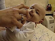 Odsávání hlenů u novorozenců - Jak odsávat hleny miminku