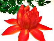 Jak nakrájet rajče do tvaru lotosového květu