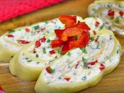 Sýrová roláda - recept na sýrovou roládu s máslovou náplní s kapií a petrželkou