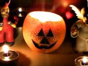 Halloweenská svíčka z pomeranče
