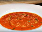 Rajčatová polévka s bazalkou a parmezánem - recept