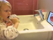 Aplikace Super Zoubek pro zábavné čištění zubů dětí