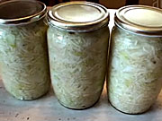 Nakládané zelí - recept na zelný salát s křenem
